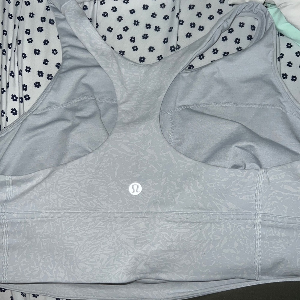 Wunder train bra in great condition/some discoloration from deodorant